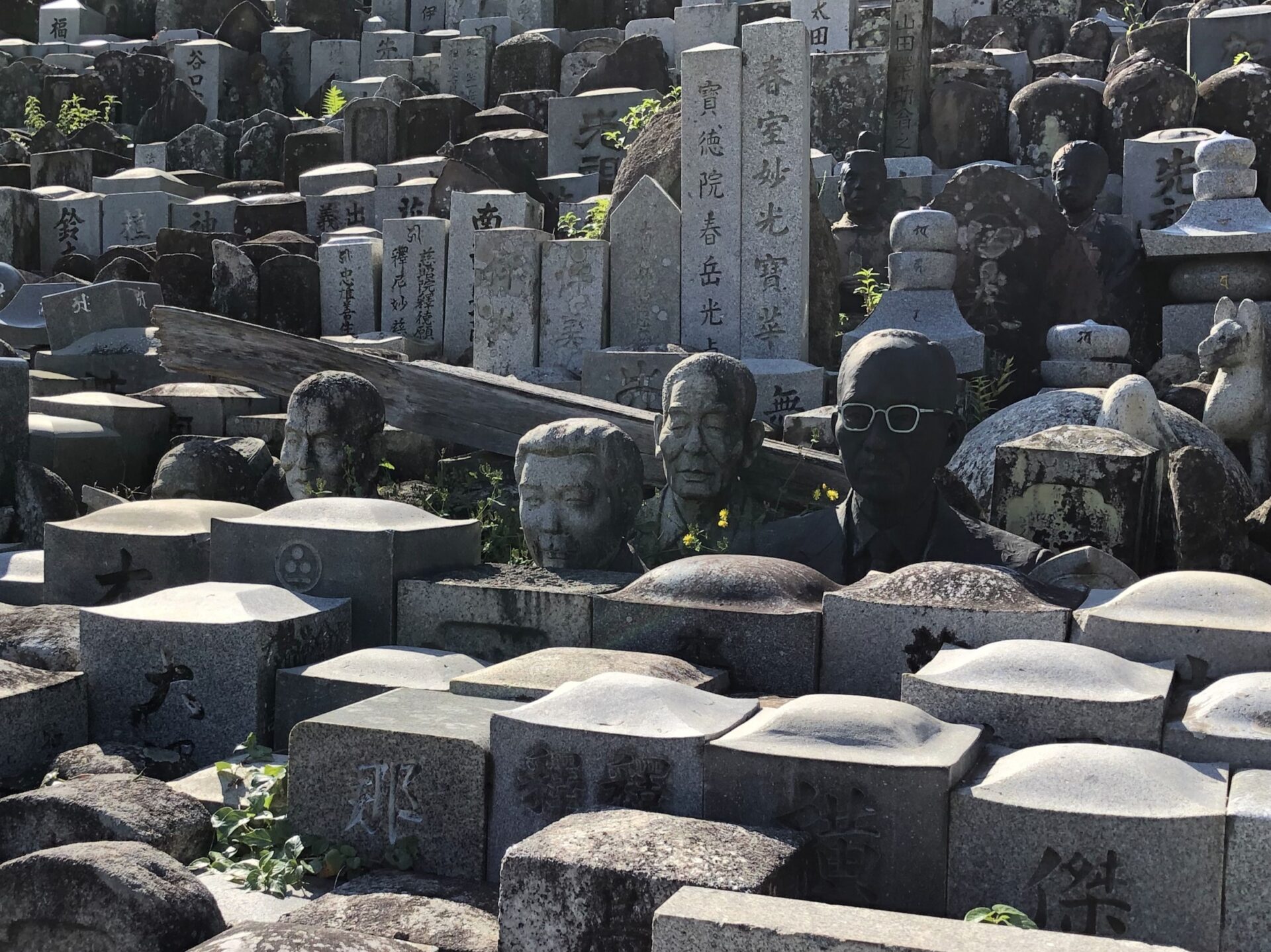 【愛知県豊田市】妙楽寺-たくさんの無縁仏の墓石群が映し出す現代の世相とは？ | Explore Romance
